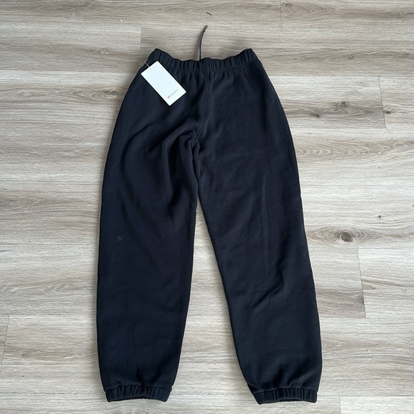 Lululemon Scuba Mid-Rise Oversized Jogger
Regular - Picture 11 of 12